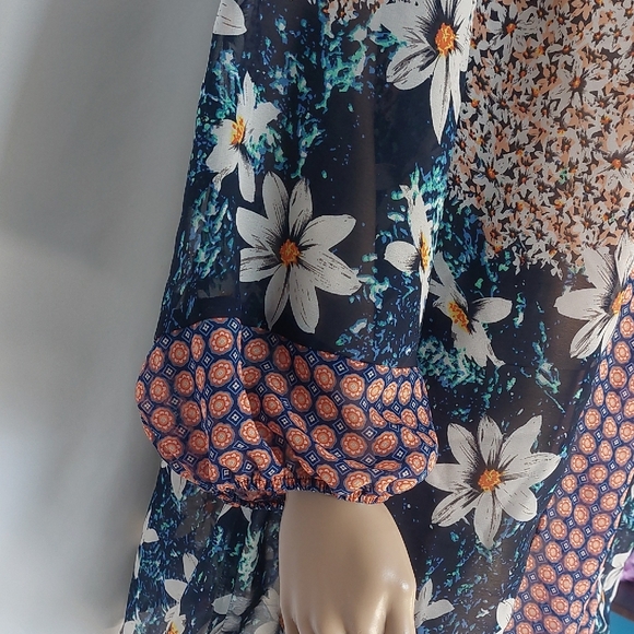 Fig and Flower Black and Pink Floral Women's Blouse Size 3X - Picture 3 of 9